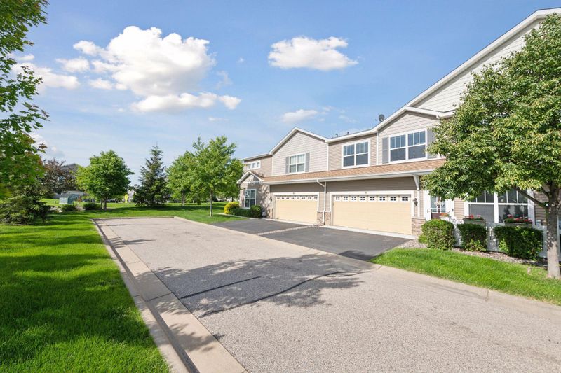 1805 Columbia Ln #2, Chanhassen, MN 55317