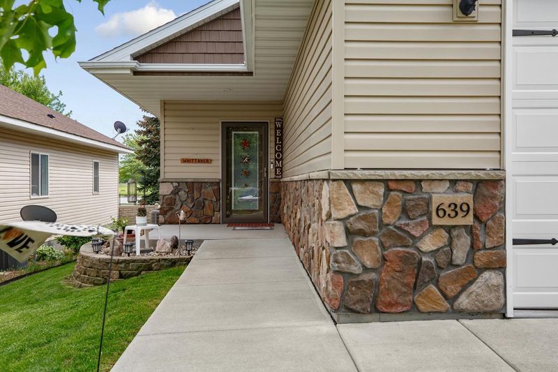 639 Tiffany Ln, Waconia, MN 55387
