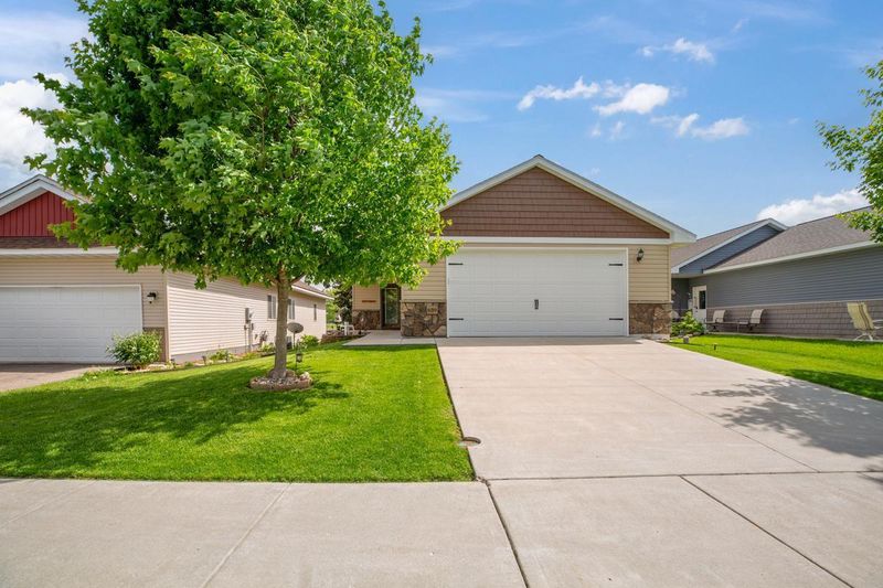639 Tiffany Ln, Waconia, MN 55387