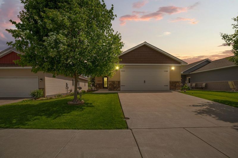 639 Tiffany Ln, Waconia, MN 55387