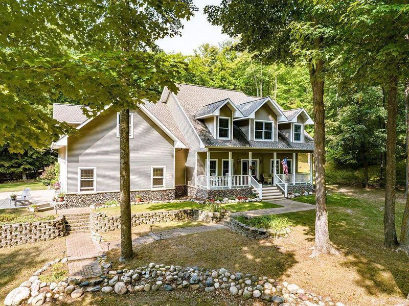35010 Rolland Rd, Cohasset, MN 55721