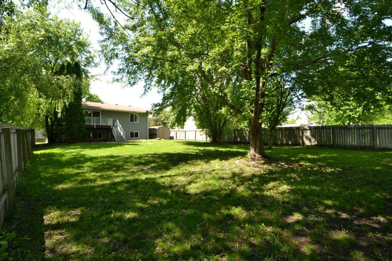 9120 Upland Ln N, Maple Grove, MN 55369