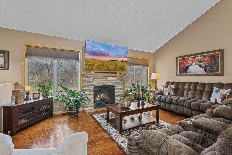 27276 Bayshore Dr, Isanti, MN 55040