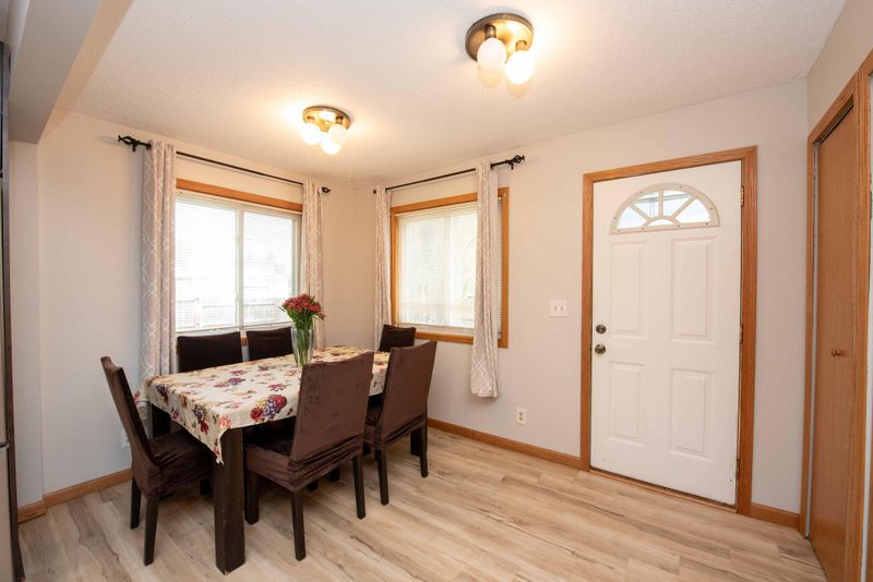 21 Magnolia Ave E, Saint Paul, MN 55117