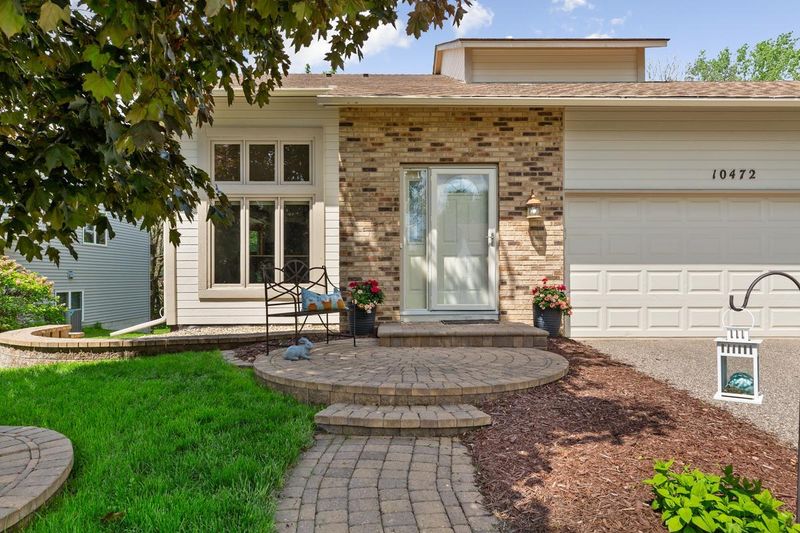 10472 Lee Dr, Eden Prairie, MN 55347