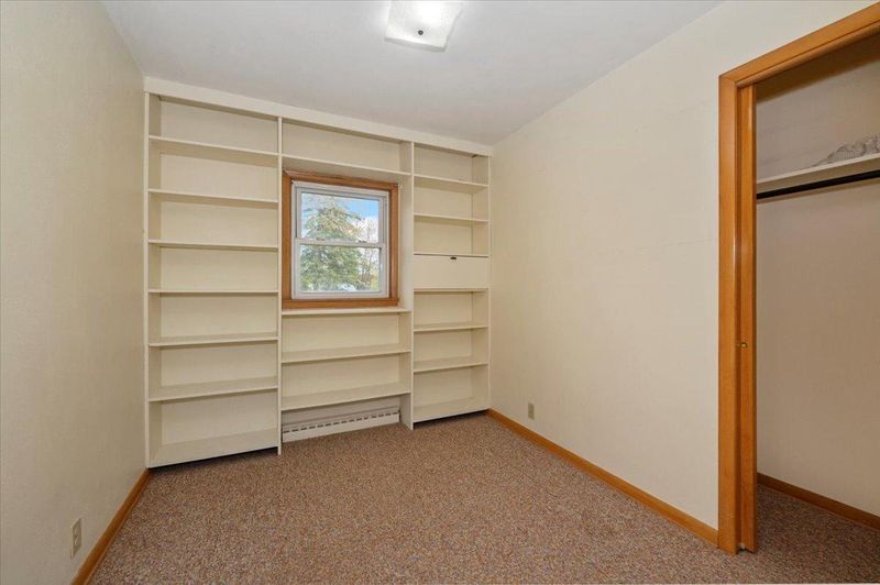 2902 E 4th St, Superior, WI 54880