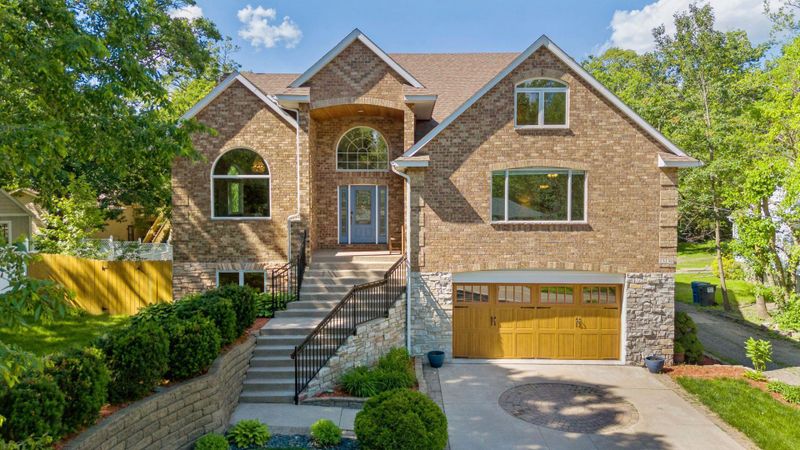 13130 Sunset Trl, Minneapolis, MN 55441
