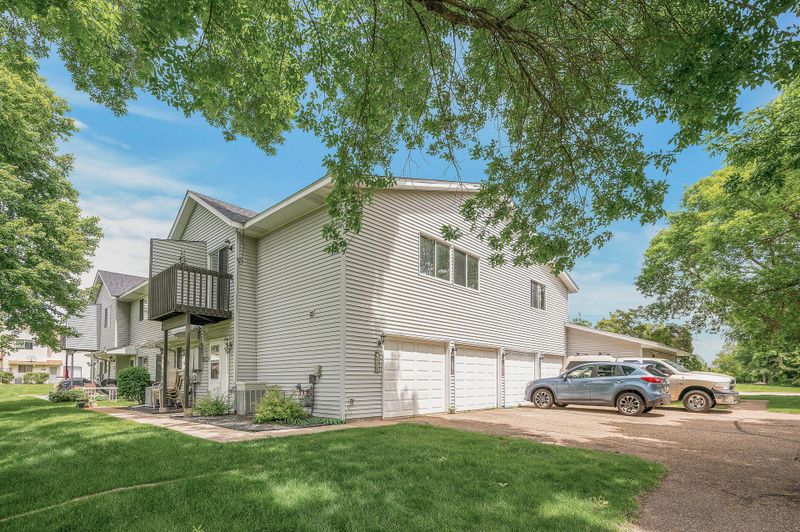 4253 Centerville Rd, Vadnais Heights, MN 55127