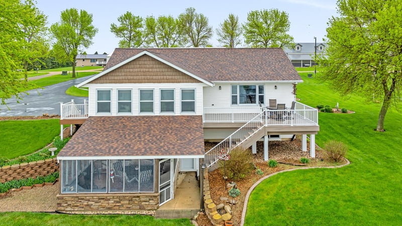 1541 Dickson Dr, Hendricks, MN 56136