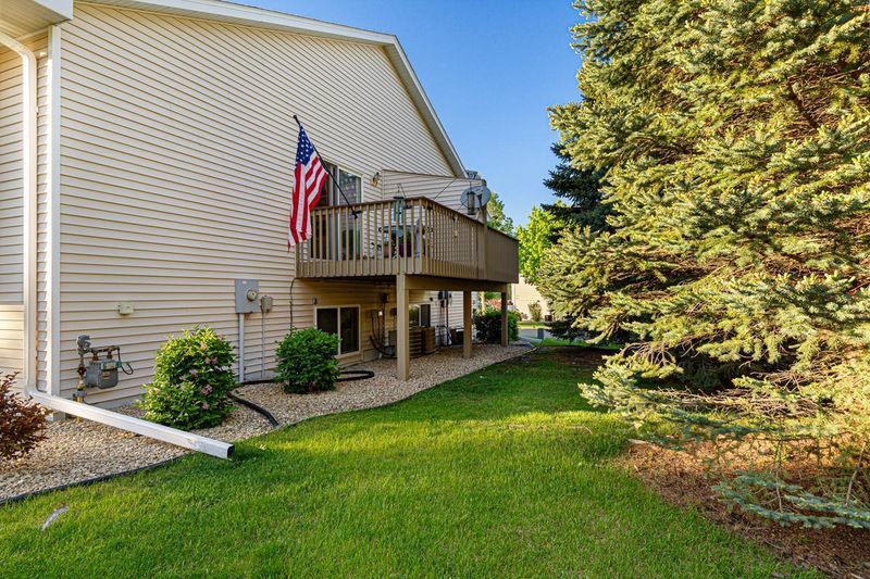 1468 S Trail Cir, Faribault, MN 55021