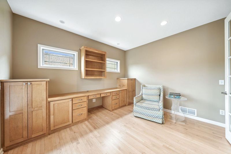 1450 Englert Rd, Eagan, MN 55122