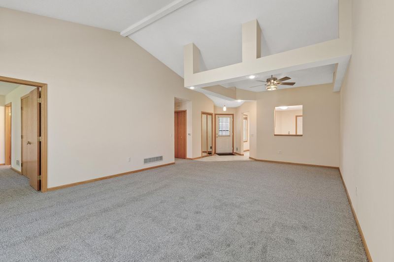 9270 Prairieview Trl N, Champlin, MN 55316