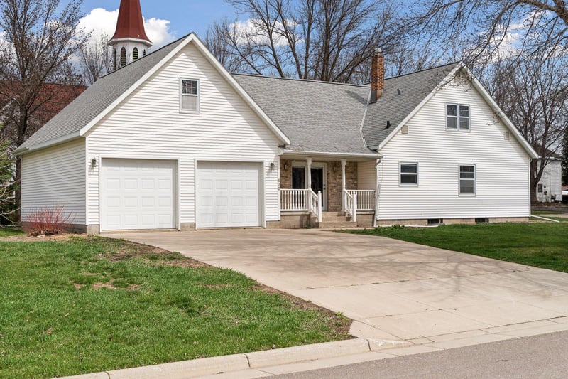 420 1st Ave, Sacred Heart, MN 56285