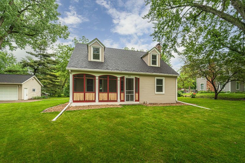 1826 Furness St, Maplewood, MN 55109