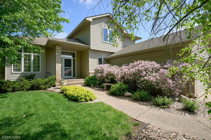 677 August Dr, Chaska, MN 55318