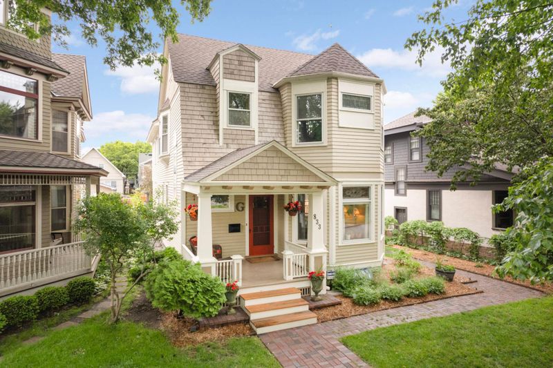 833 Holly Ave, Saint Paul, MN 55104