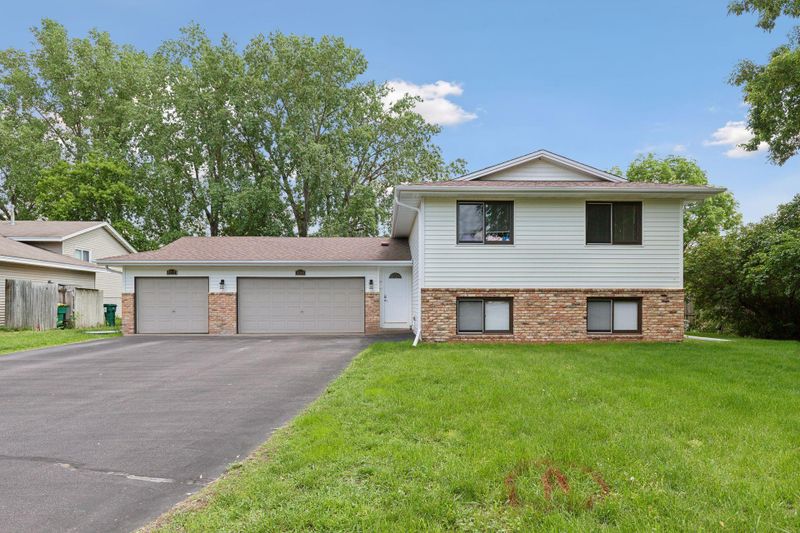 8208 Quebec Ct N, Brooklyn Park, MN 55445