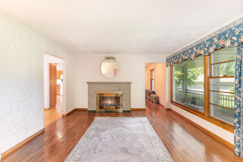 1510 Lone Oak Rd, Eagan, MN 55121