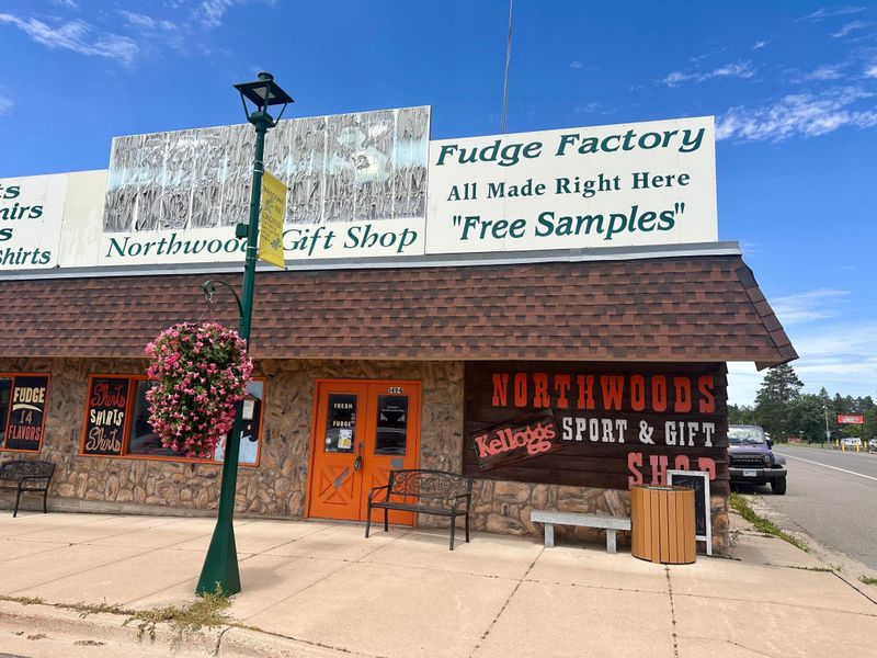1494 County 5 NW, Hackensack, MN 56452