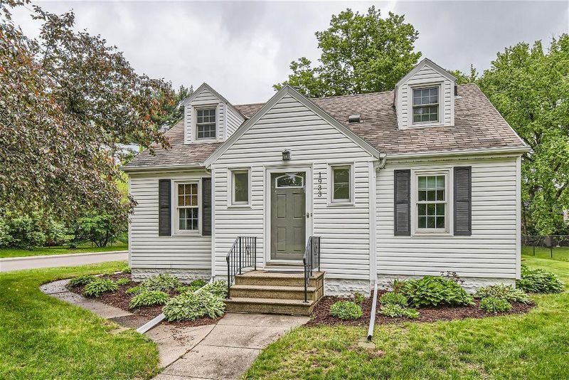 1933 Glenpaul Ave, Arden Hills, MN 55112