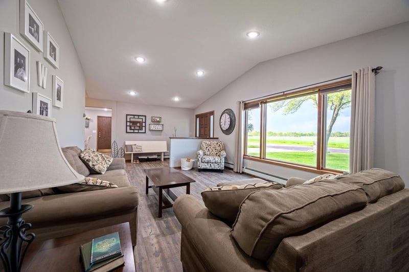 1655 17th St, Windom, MN 56101