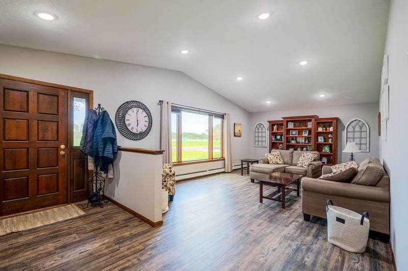 1655 17th St, Windom, MN 56101