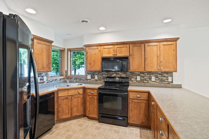 245 Ottawa Ave SE, Hutchinson, MN 55350