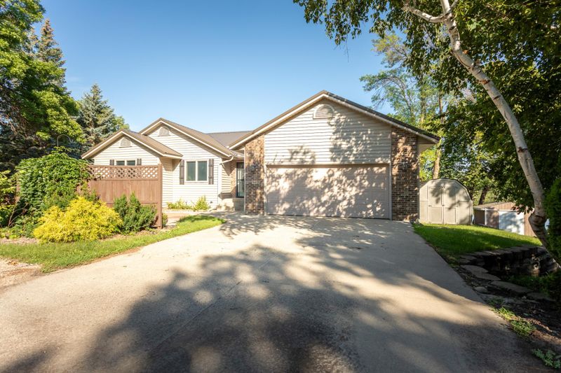 912 Shoreview Dr, Alexandria, MN 56308