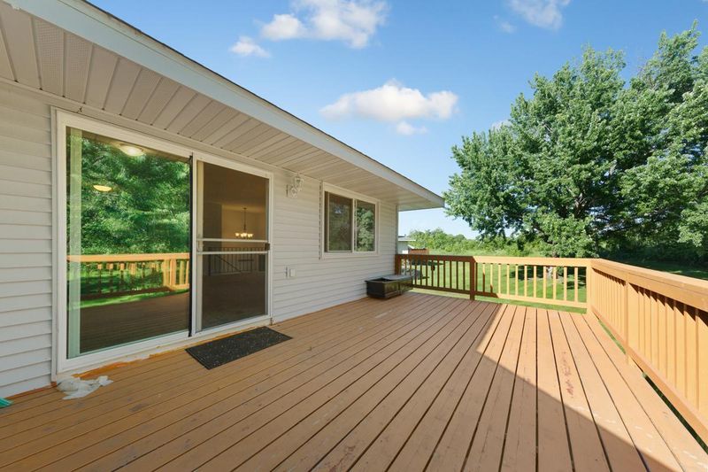 1415 Oak Leaf Ln, Burnsville, MN 55337