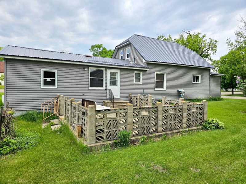 201 5th Ave SE, Perham, MN 56573