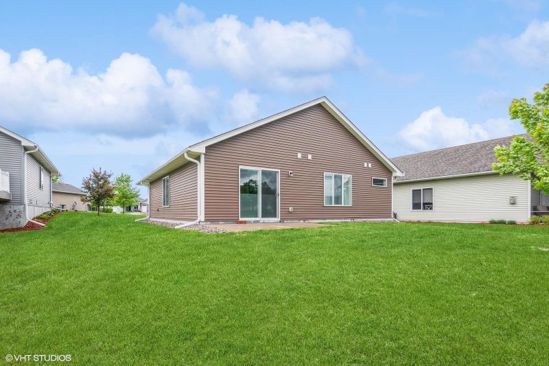 1005 Golden Way NW, Isanti, MN 55040