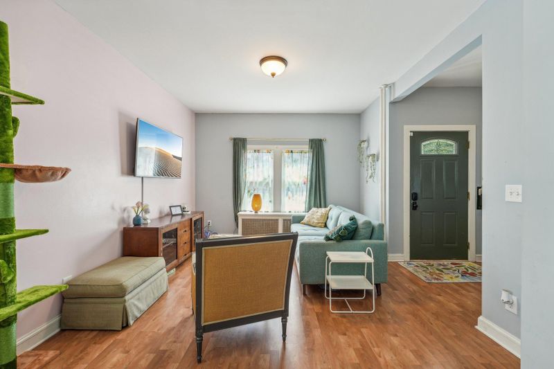 1043 Charles Ave, Saint Paul, MN 55104