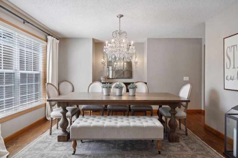 1023 Walnut Ridge Dr, Eagan, MN 55123