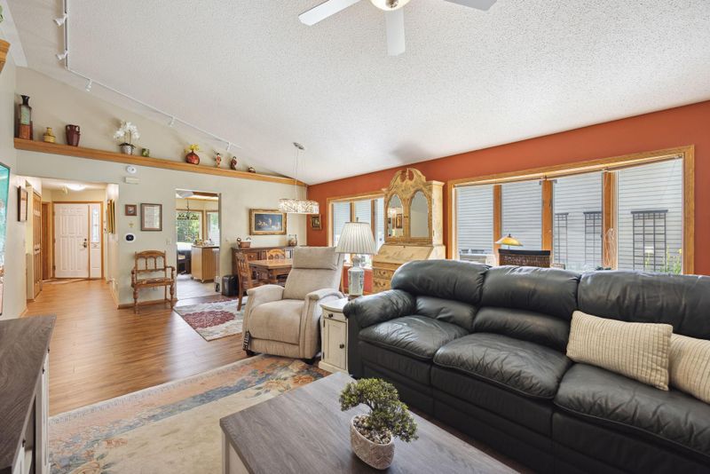 5725 Heather Ridge Dr, Shoreview, MN 55126