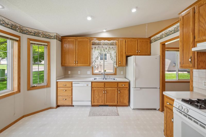 944 105th Ave NW, Minneapolis, MN 55433