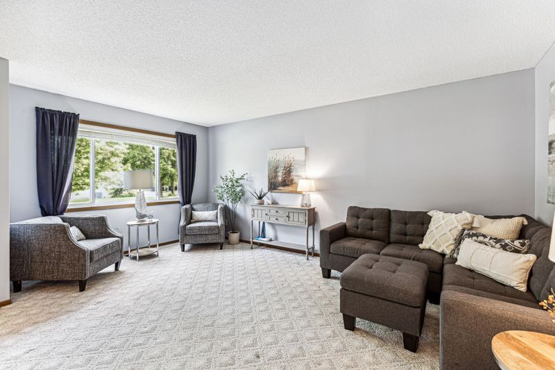 9141 Tanager Cir, Monticello, MN 55362