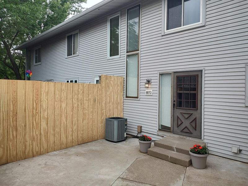 6613 Gretchen Ln N, Oakdale, MN 55128