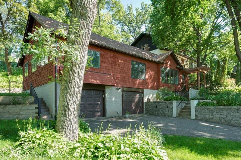 2261 Hillside Ave, Saint Paul, MN 55108
