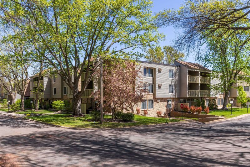 4045 Hodgson Rd #120, Shoreview, MN 55126