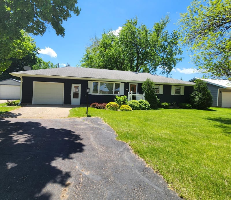 239 Rock St, Holland, MN 56139