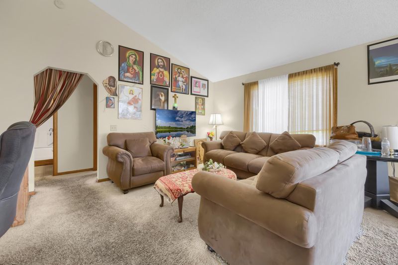 2242 Belfast St W, Rosemount, MN 55068