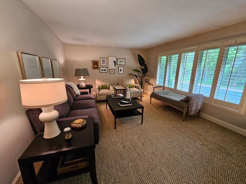 185 W Kraft Rd, West Saint Paul, MN 55118