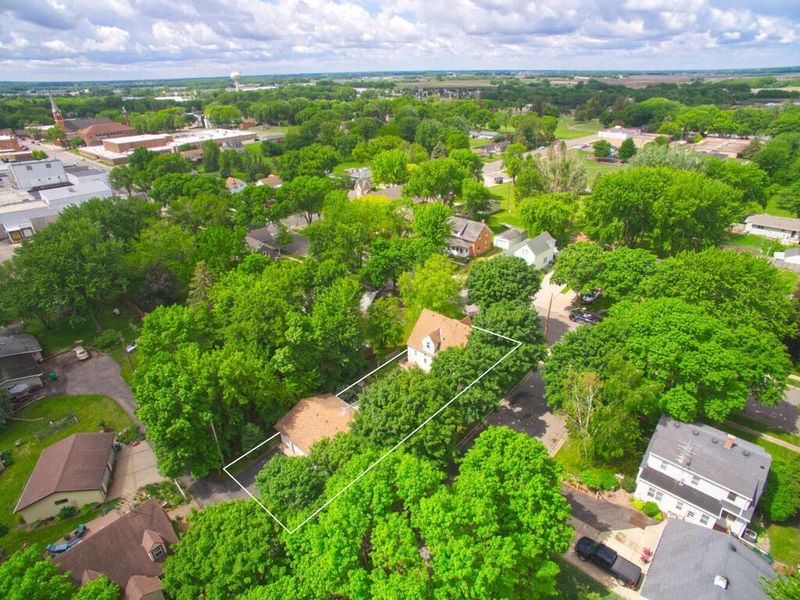 441 1st St N, Winsted, MN 55395