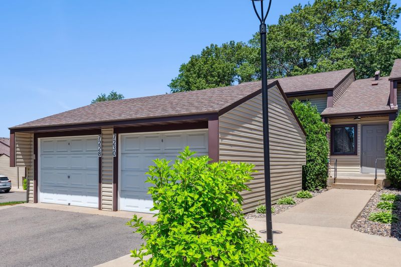 7230 Vista Ct, Eden Prairie, MN 55346