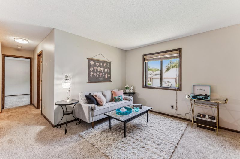 7230 Vista Ct, Eden Prairie, MN 55346