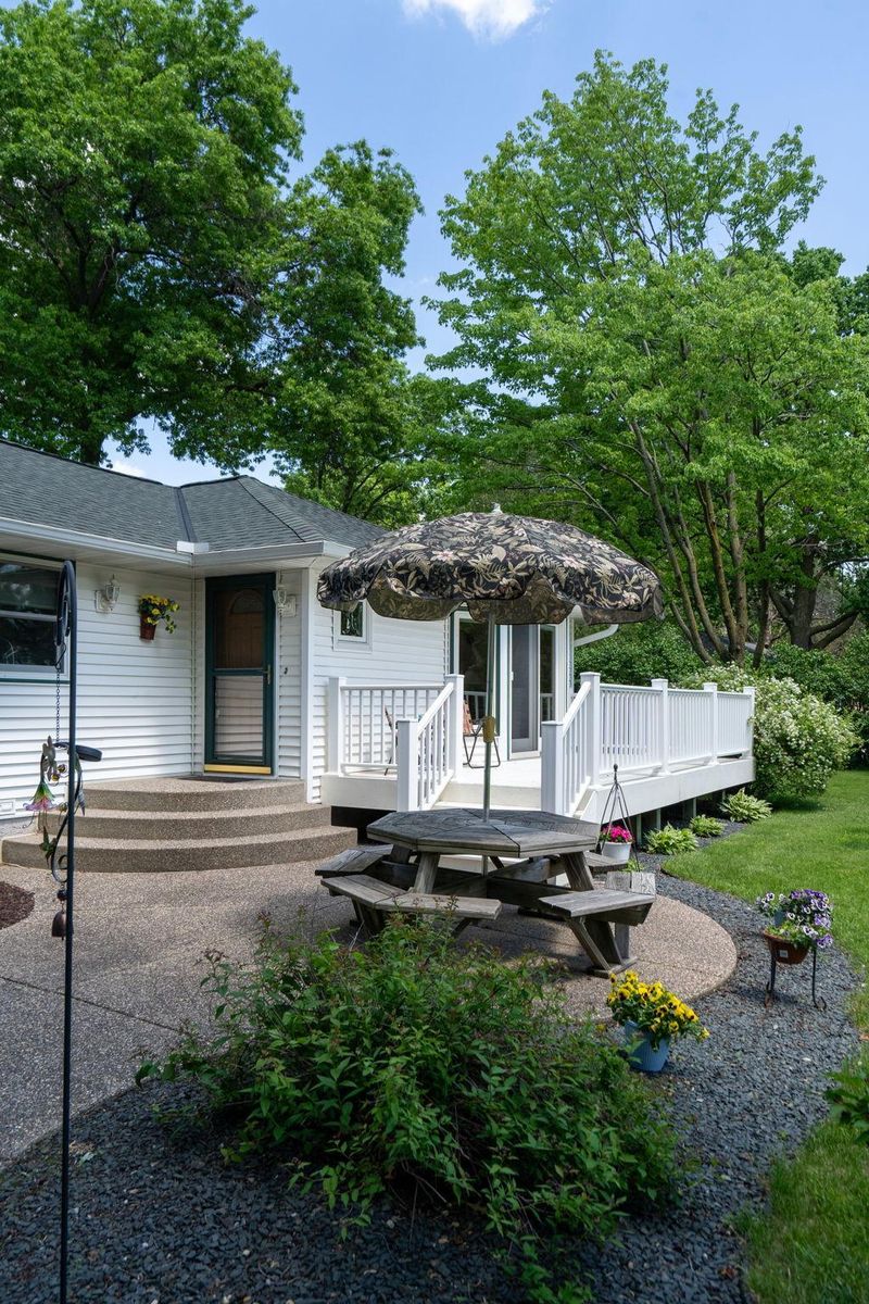 1055 94th Ave NW, Coon Rapids, MN 55433