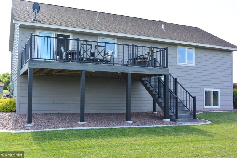 218 Edgewood Dr S, Glencoe, MN 55336