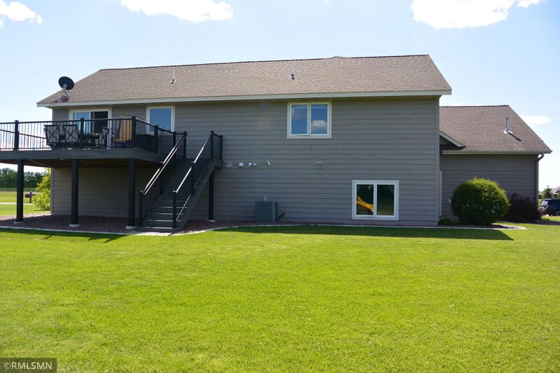 218 Edgewood Dr S, Glencoe, MN 55336
