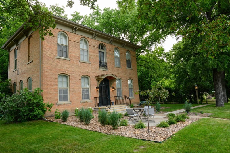 104 N 8th St, Henderson, MN 56044