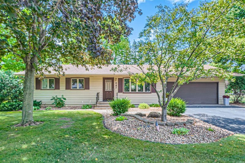 847 Xenia Ave NW, Elk River, MN 55330